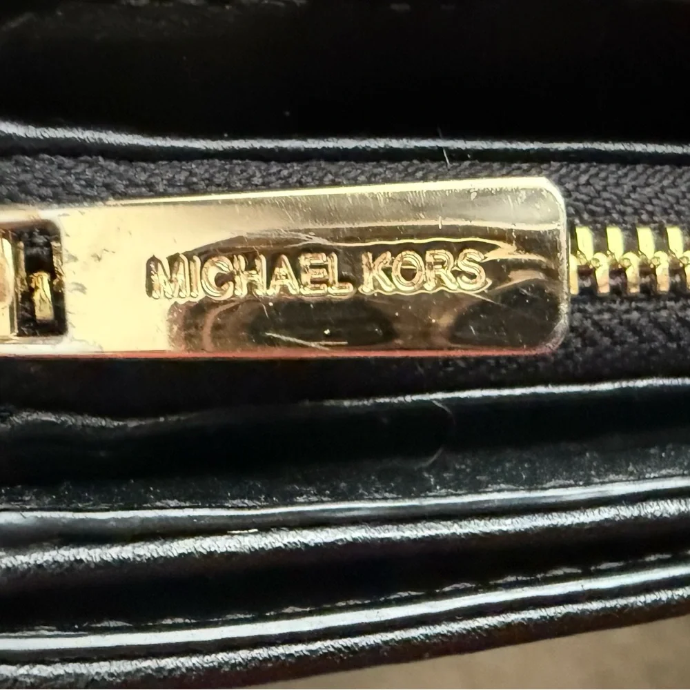 Michel Kors wallet/crossbody - Picture 4 of 5